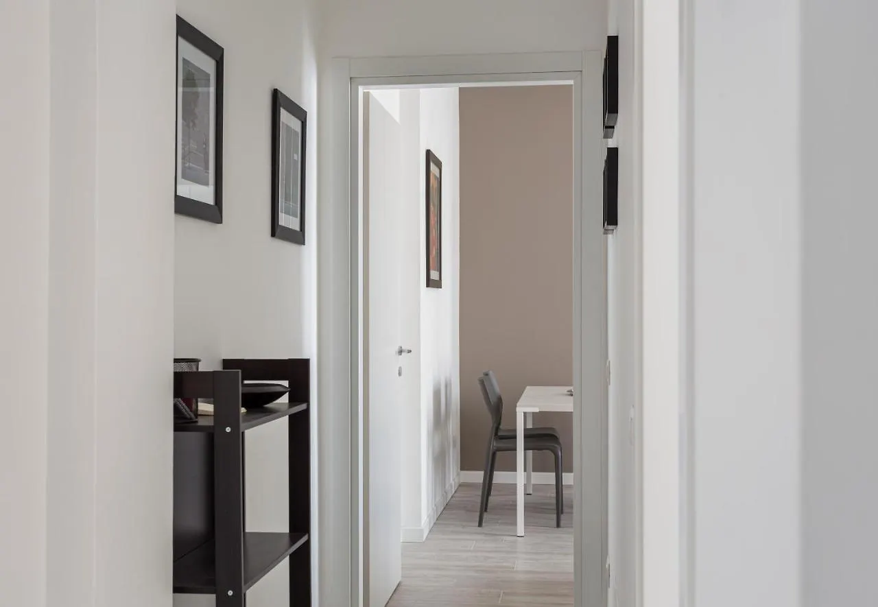 Amazing 2 Bedrooms Apt - Yellow Line Milan 0*,  Italy